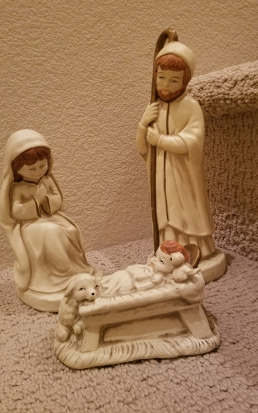 Nativity Set - Picture 1 of 5